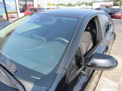 Used 2021 Toyota Corolla LE FWD image 5