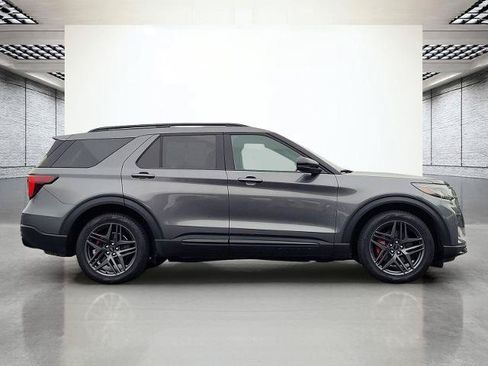 Certified 2025 Ford Explorer ST AWD/4WD image 5