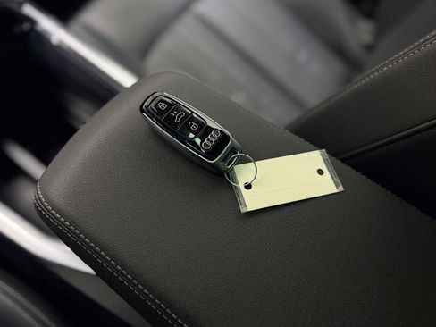 Used 2022 Audi e-tron Premium w/ Convenience Plus Package image 24