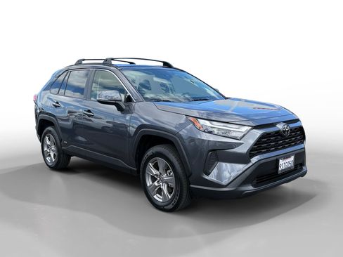 Used 2025 Toyota RAV4 LE AWD/4WD image 7