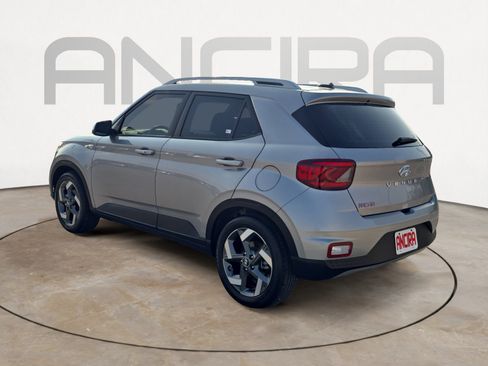 Used 2024 Hyundai Venue SEL image 8