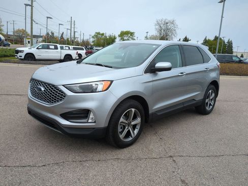 Used 2023 Ford Edge SEL w/ Convenience Package AWD/4WD image 4
