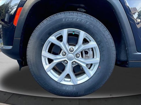 Certified 2023 Jeep Grand Cherokee L Limited AWD/4WD image 35
