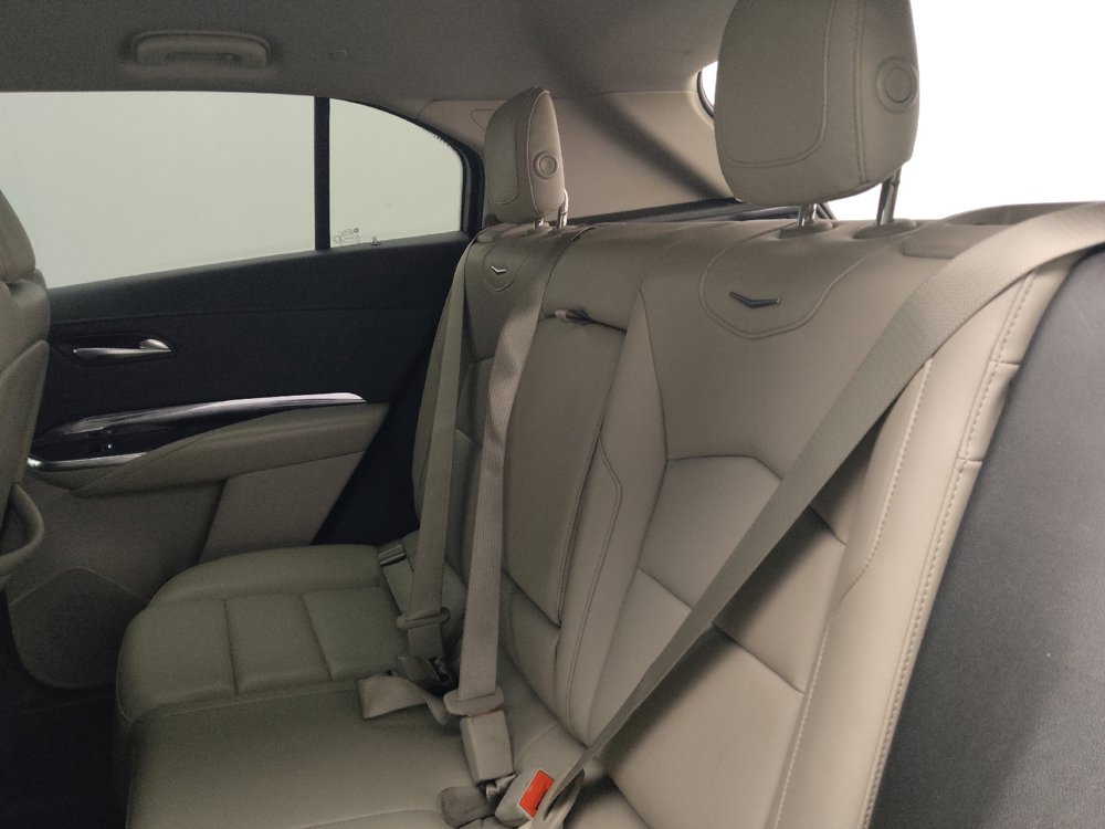 Used 2020 Cadillac XT4 Luxury w/ Cold Weather Package FWD image 18