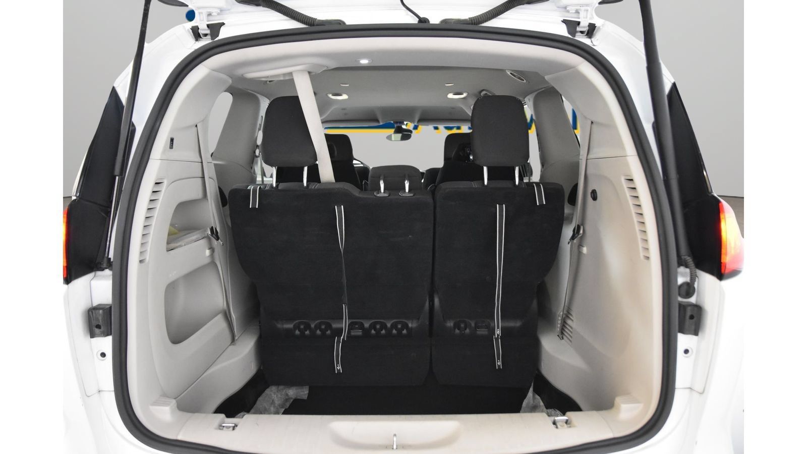 Used 2023 Chrysler Voyager LX FWD image 32