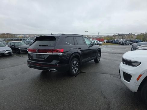 Used 2024 Volkswagen Atlas SE AWD/4WD image 2