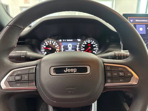 Used 2025 Jeep Compass Trailhawk AWD/4WD image 16