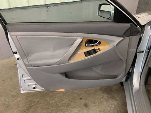 Used 2007 Toyota Camry XLE FWD image 17