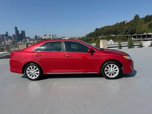 Used 2012 Toyota Camry XLE FWD image 2