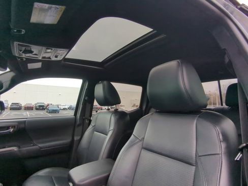 Certified 2021 Toyota Tacoma TRD Off-Road image 10