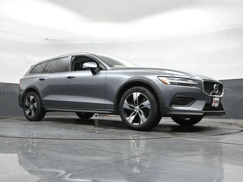 Used 2020 Volvo V60 T5 Cross Country w/ Protection Package AWD/4WD image 27