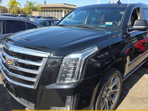 Used 2018 Cadillac Escalade Premium Luxury image 9