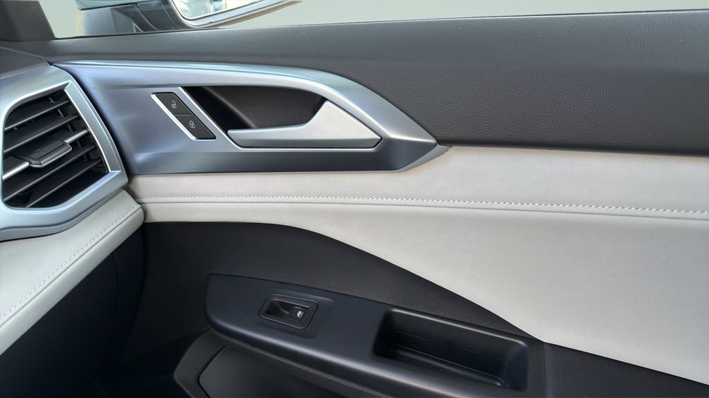 New 2026 Volkswagen Taos SE FWD image 13