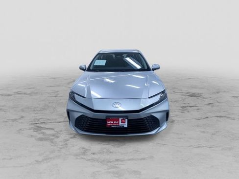 Used 2025 Toyota Camry LE image 4