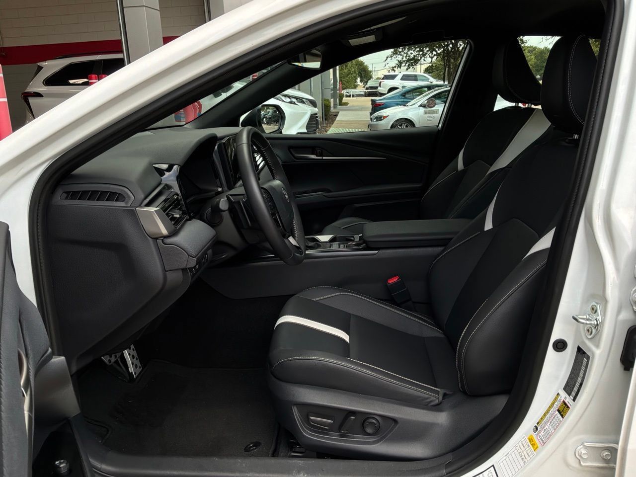 Used 2026 Toyota Camry SE FWD image 10