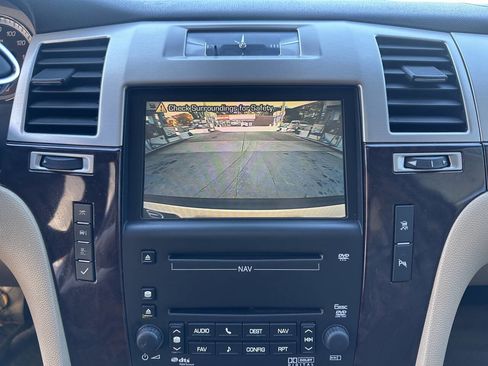 Used 2010 Cadillac Escalade ESV Luxury image 31