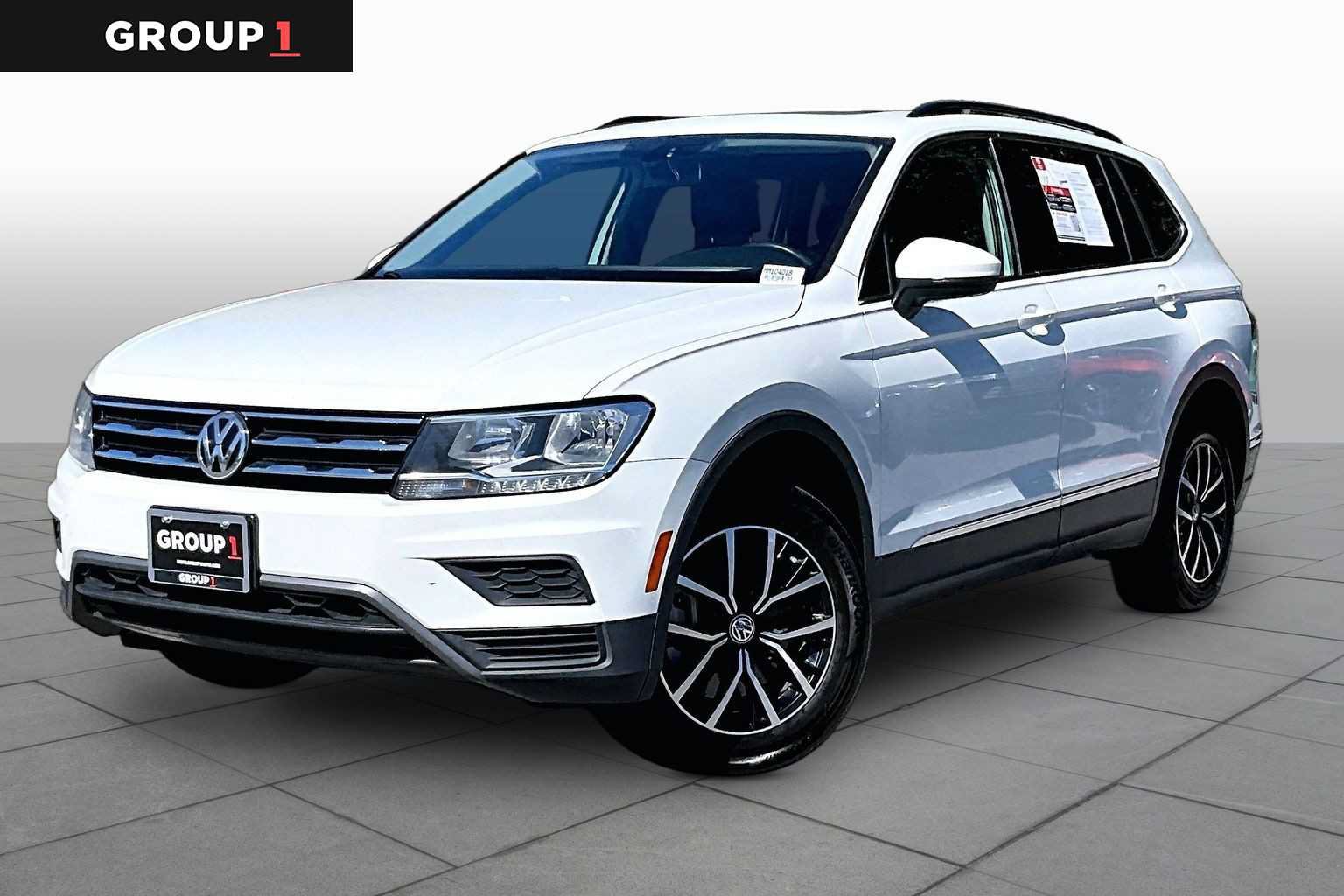 Used 2021 Volkswagen Tiguan SE w/ Panoramic Sunroof Package FWD image 1
