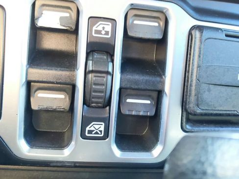 Used 2020 Jeep Wrangler Unlimited Sahara AWD/4WD image 26