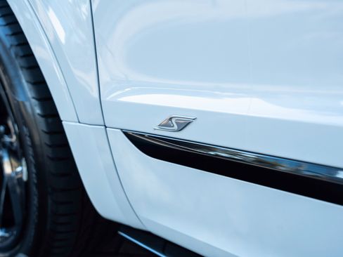 Used 2023 Bentley Bentayga image 11