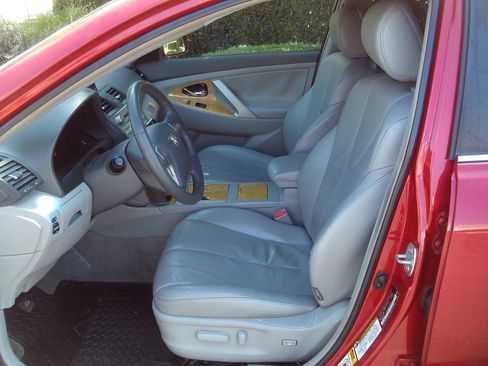 Used 2007 Toyota Camry XLE FWD image 9