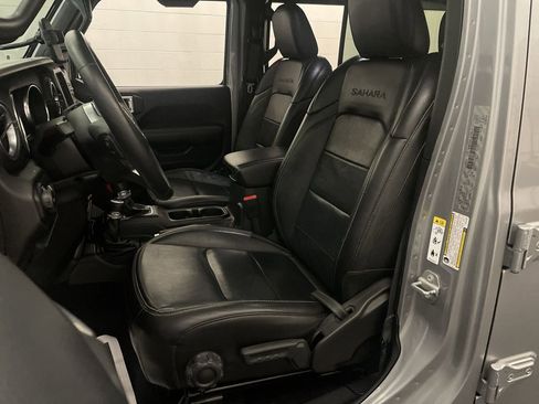 Used 2018 Jeep Wrangler Unlimited Sahara w/ Uconnect 4C Nav & Sound Group image 14