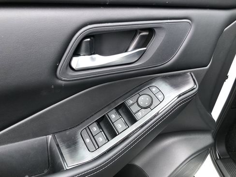 Used 2026 Nissan Rogue SV image 13