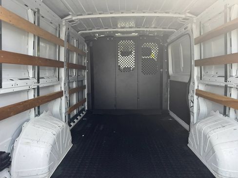 Used 2025 RAM ProMaster 2500 w/ U-Haul Equipment Group FWD image 20