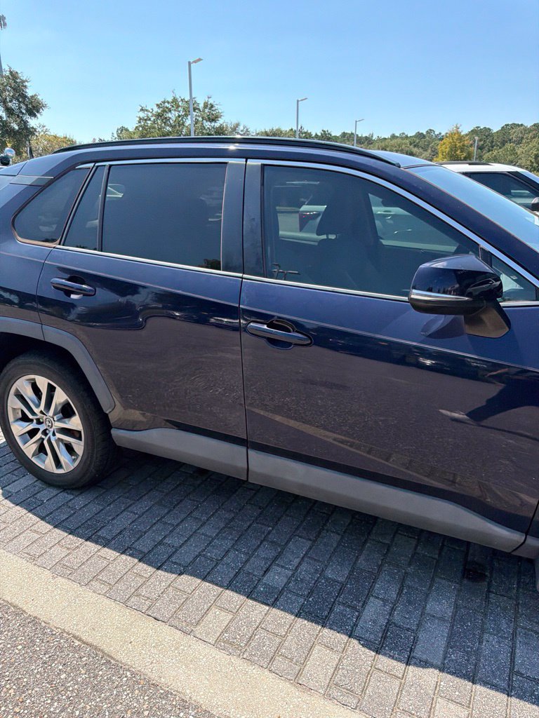 Used 2019 Toyota RAV4 XLE Premium FWD image 4