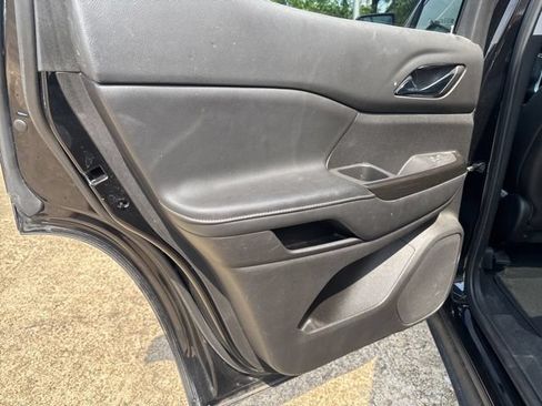 Used 2019 GMC Acadia SLT w/ LPO, Black Accent Package AWD/4WD image 19