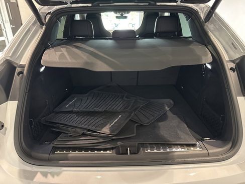 Used 2025 Porsche Macan 4 Electric image 33