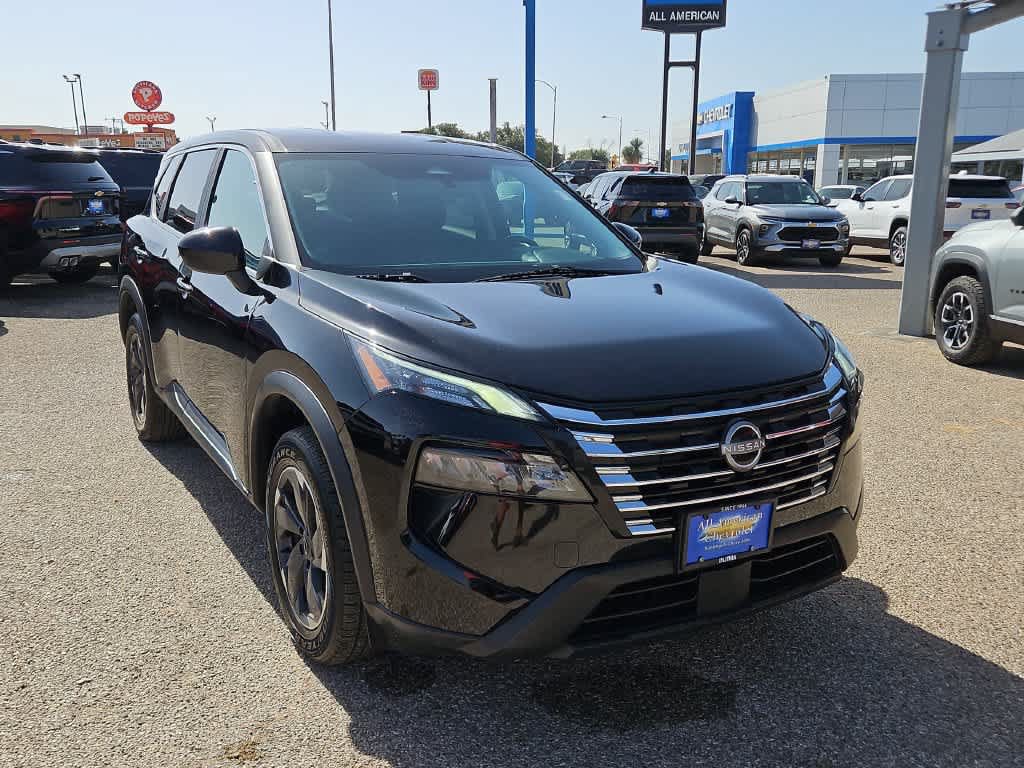 Used 2025 Nissan Rogue SV FWD image 2