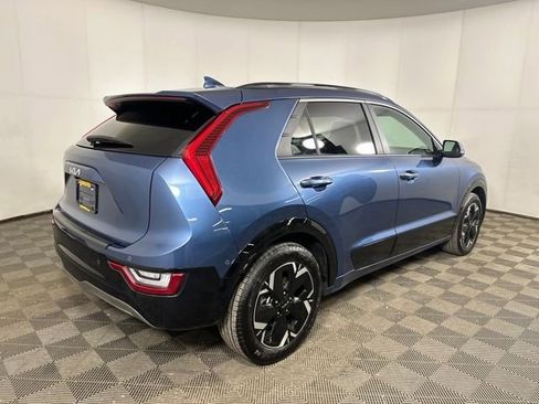 Used 2025 Kia Niro Wave w/ Wave Preserve Package FWD image 3