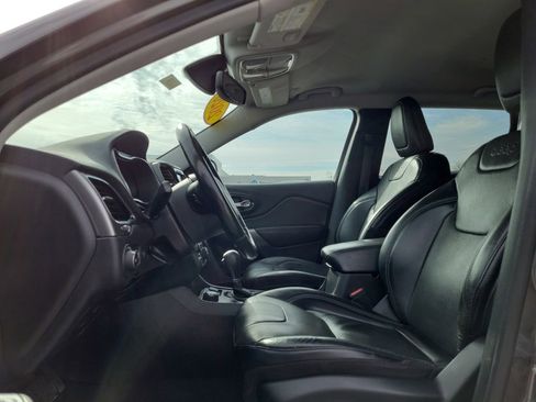 Used 2020 Jeep Cherokee Limited image 21