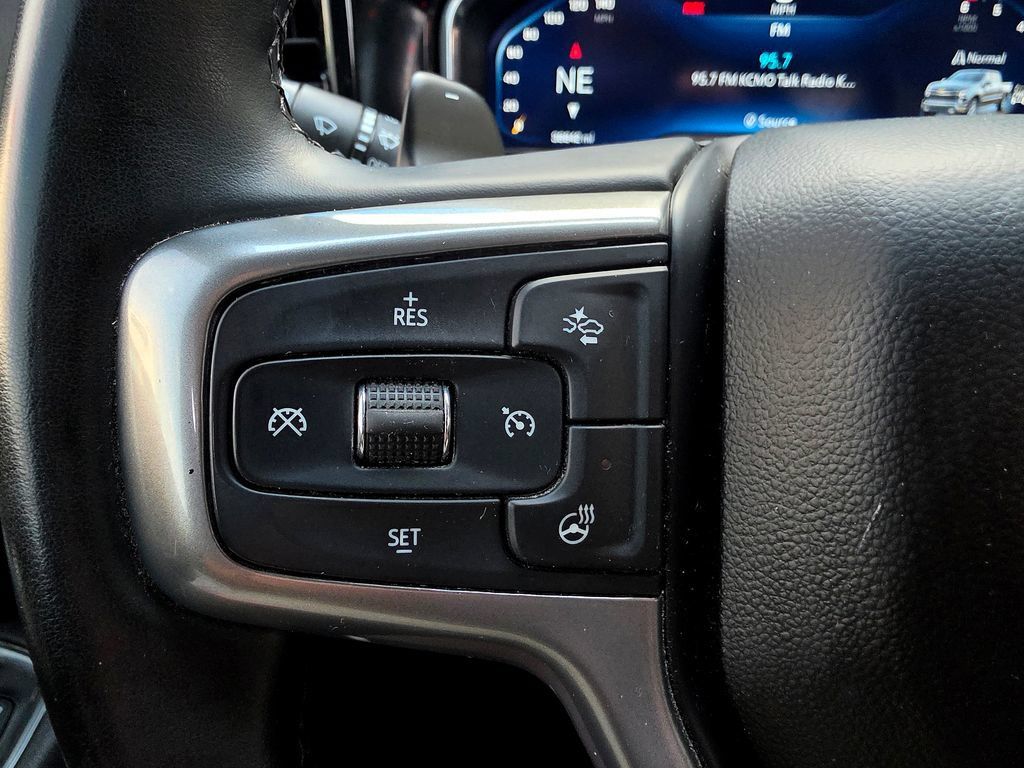 Used 2025 Chevrolet Silverado 1500 LT AWD/4WD image 27