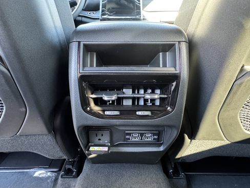 New 2025 Jeep Grand Cherokee Altitude image 29