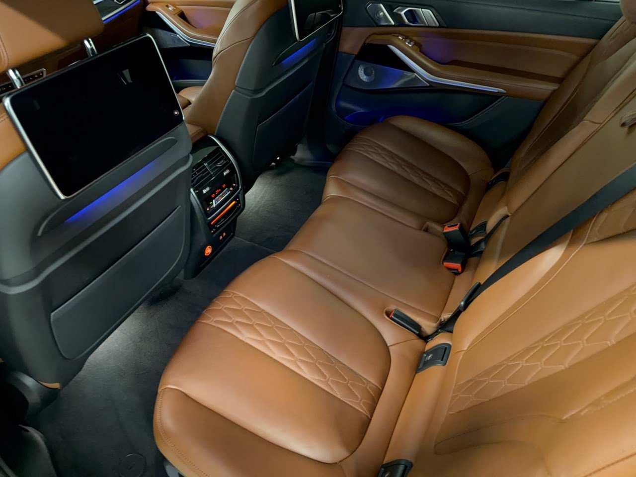 Used 2022 BMW ALPINA XB7 AWD/4WD image 25