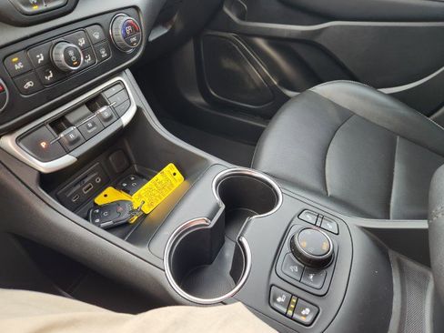 Used 2024 GMC Terrain SLT image 46