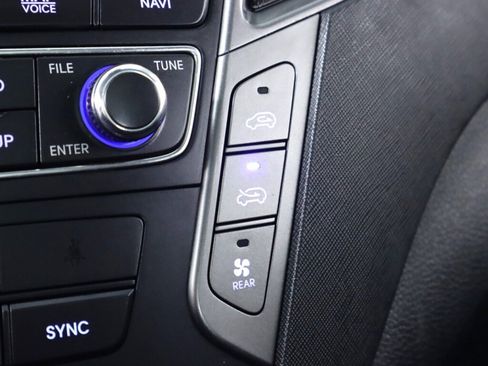 Used 2018 Hyundai Santa Fe SE w/ Cargo Package image 25