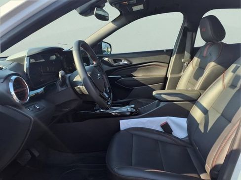 Used 2025 Chevrolet Trax RS w/ Sunroof Package FWD image 19