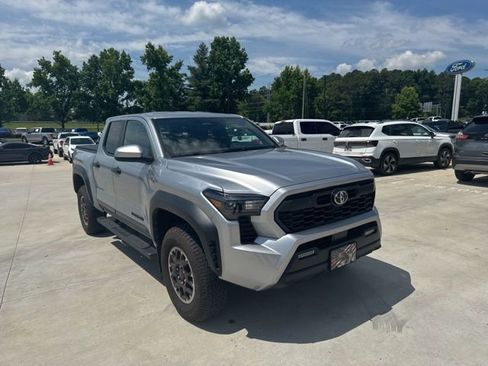 Used 2024 Toyota Tacoma TRD Off-Road AWD/4WD image 15