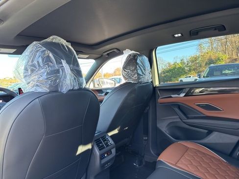 New 2026 Volkswagen Tiguan SEL R-Line image 7