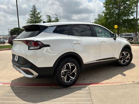 Used 2025 Kia Sportage LX image 6