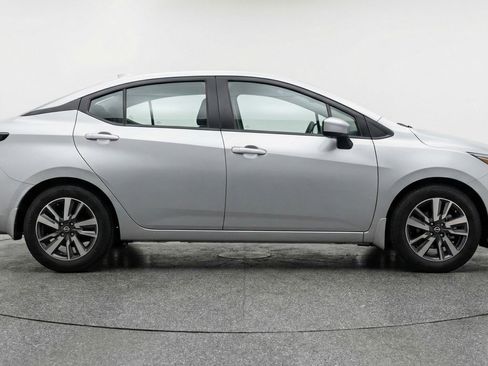 Used 2025 Nissan Versa SV image 11
