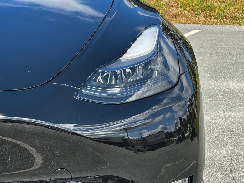 Used 2025 Tesla Model Y Long Range AWD/4WD image 11
