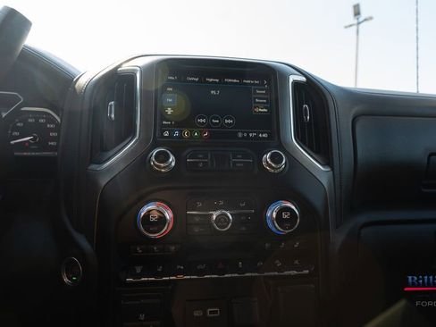 Used 2021 GMC Sierra 2500 Denali w/ Denali Black Diamond Edition AWD/4WD image 14