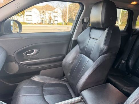 Used 2017 Land Rover Range Rover Evoque SE image 16