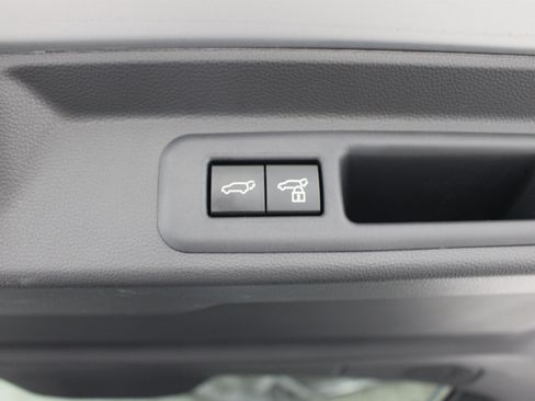 Used 2025 Toyota Sequoia Platinum AWD/4WD image 28