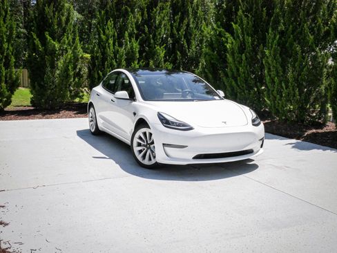 Used 2022 Tesla Model 3 Long Range AWD/4WD image 2