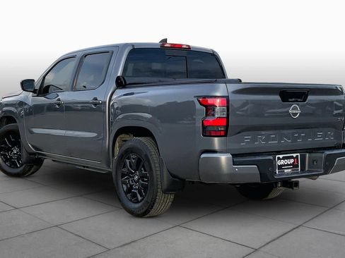 Used 2024 Nissan Frontier SV w/ SV Convenience Package RWD image 11