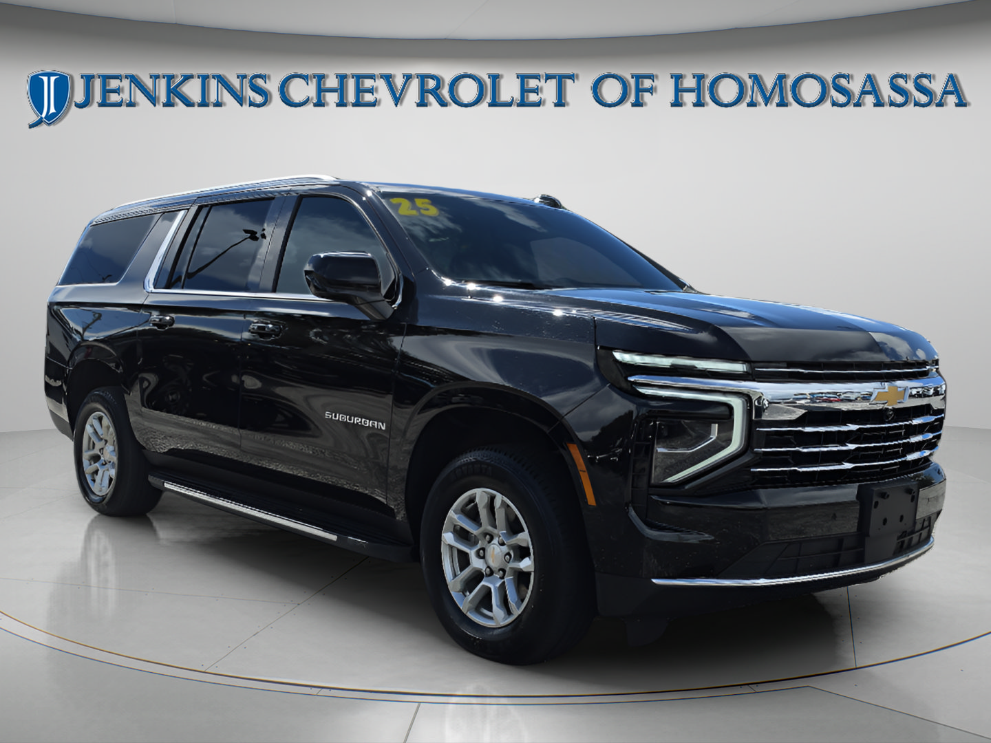 Used 2025 Chevrolet Suburban LT RWD image 1
